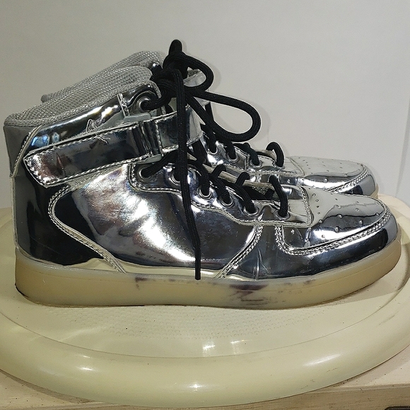 Vintage Silver Shinny High Tops| Costume Shoes| Size 38 (8 US) - Picture 3 of 7